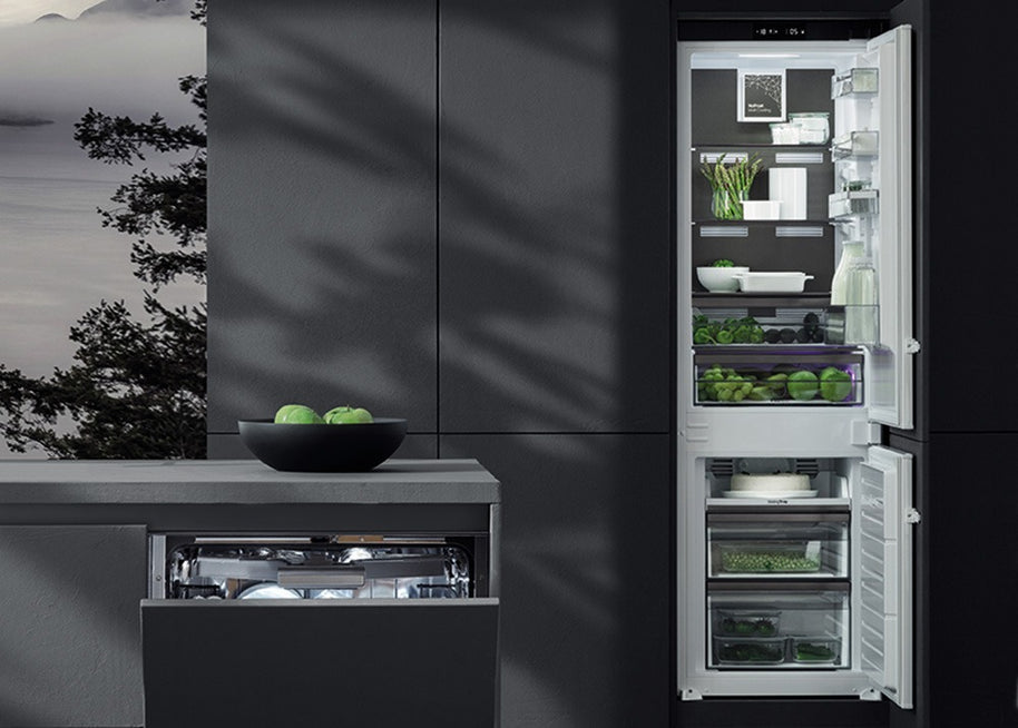 AURA ADVANCE BUILT-IN COMBI-REFRIGERATOR 60CM