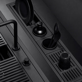 BLACK STAINLESS STEEL BOTTLE HOLDER