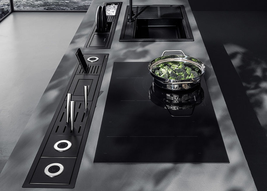 BLACK STAINLESS STEEL BLUETOOTH SPEAKER
